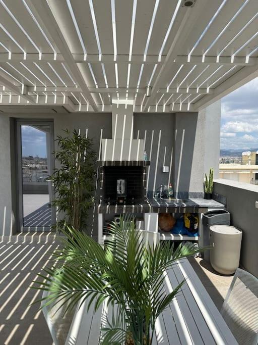 Luxury Maisonette With Shared Pool เอเธนส์ ภายนอก รูปภาพ