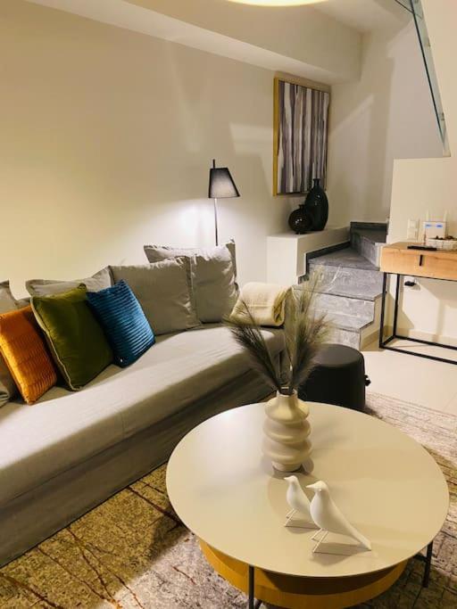 Luxury Maisonette With Shared Pool เอเธนส์ ภายนอก รูปภาพ