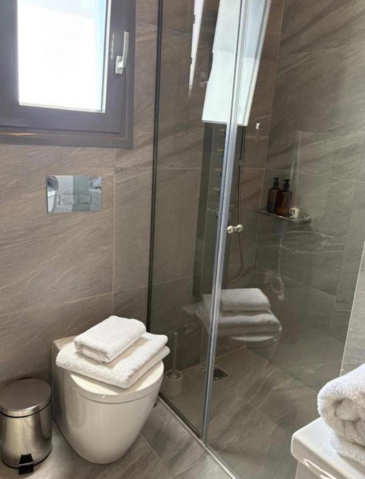 Luxury Maisonette With Shared Pool เอเธนส์ ภายนอก รูปภาพ