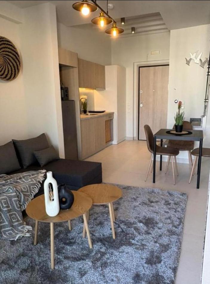 Luxury Maisonette With Shared Pool เอเธนส์ ภายนอก รูปภาพ